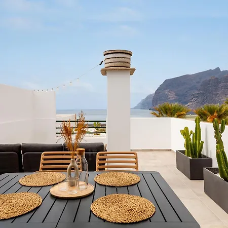 Stylish Family In Gigantes