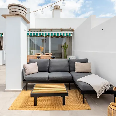 Stylish Family In Gigantes Сантъяго-дель-Тейде