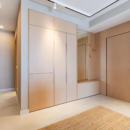 Stylish Family In Gigantes