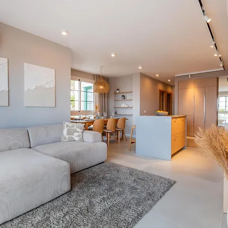 Stylish Family In Gigantes * Сантъяго-дель-Тейде