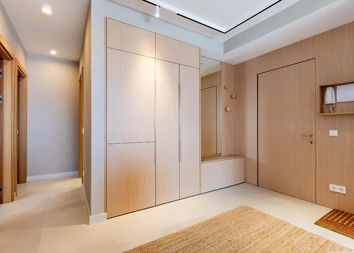 Stylish Family In Gigantes